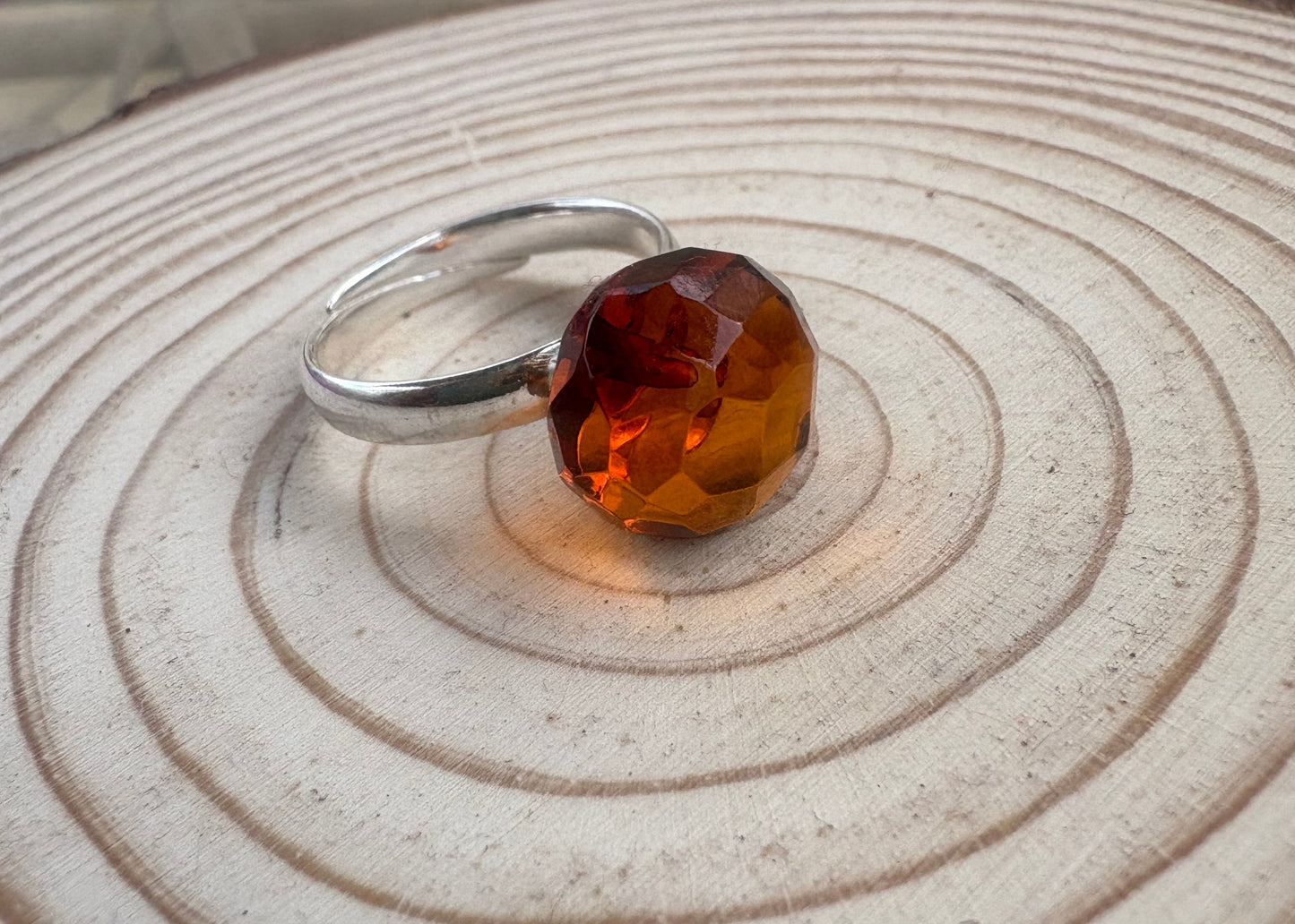 Sehr schöner Ring aus natürlichem Bernstein besonders geschliffen