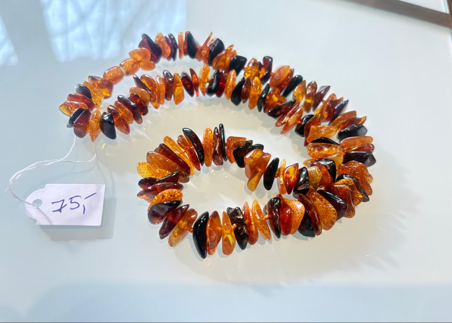 Schöne Kette aus natürlichem Bernstein