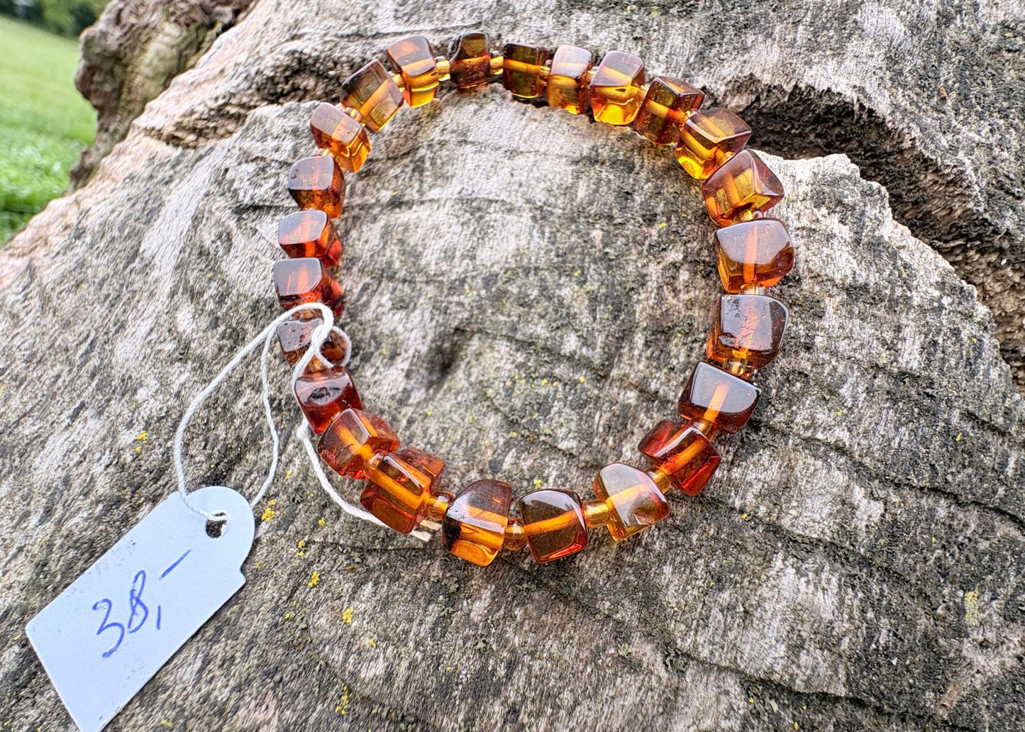 Modernes Bernstein Armband in authentischer Farbe Cognac