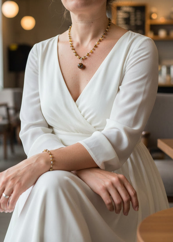 Schönes Set aus Halskette, Armband und Anhänger