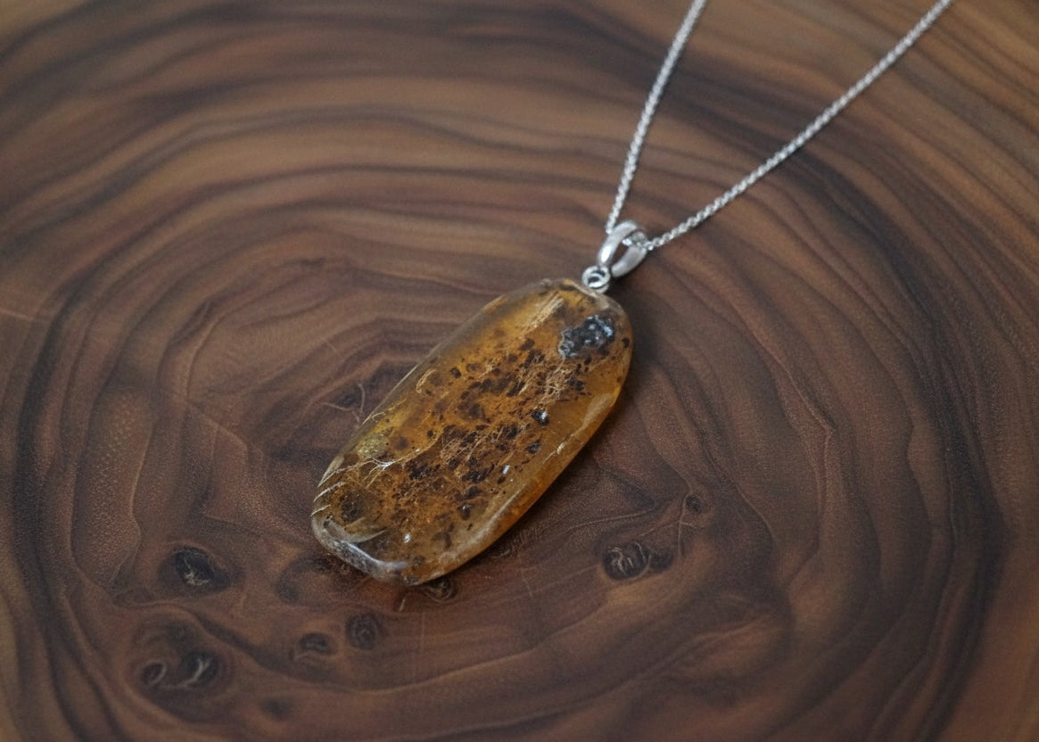 Schöner großer transparente Bernstein Anhänger