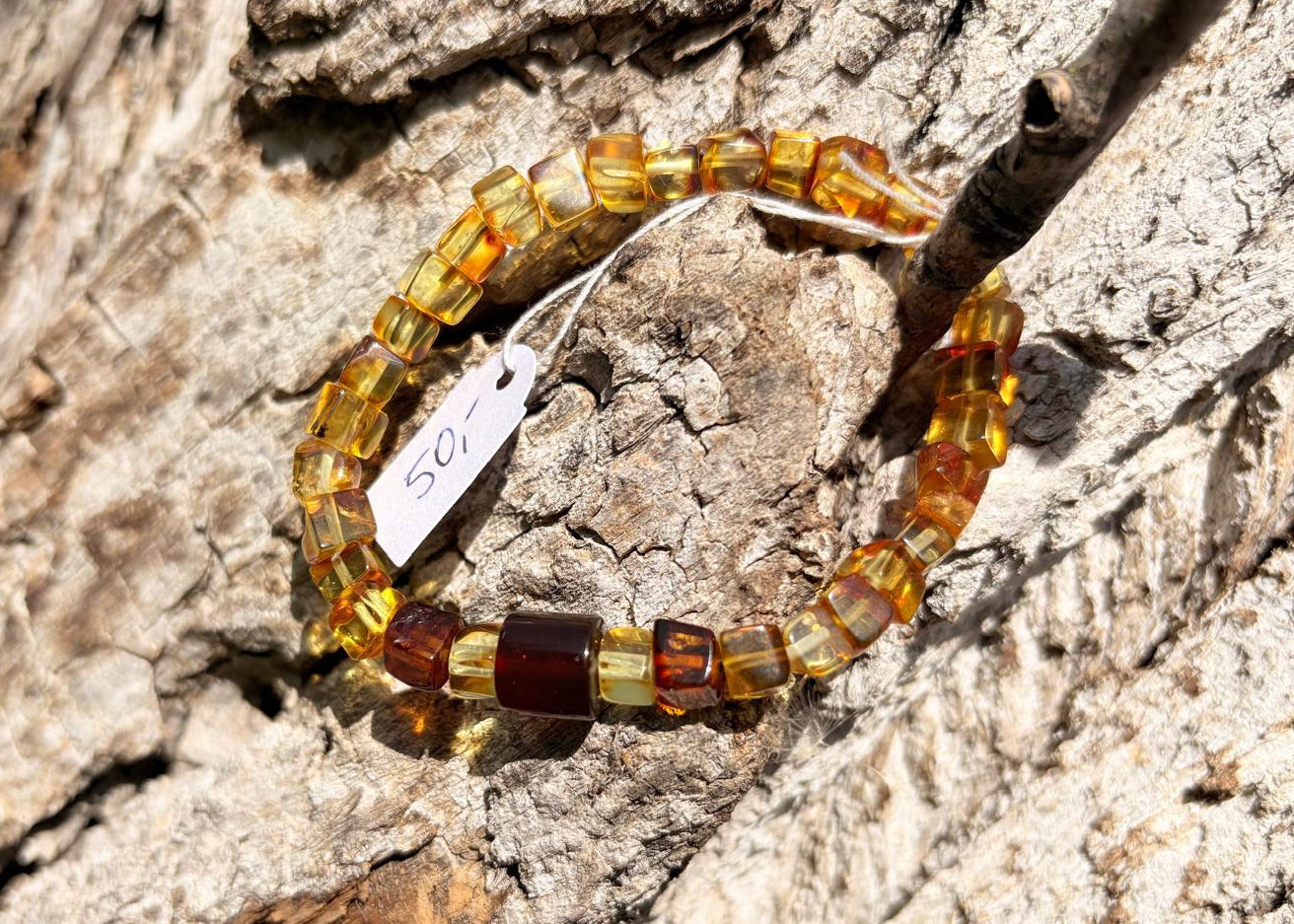Modernes Armband aus natürlichem Bernstein