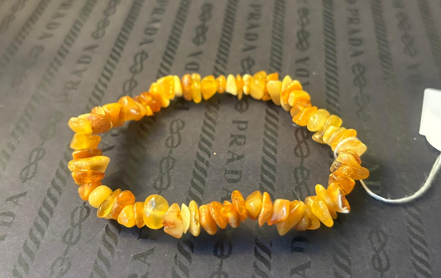 Schönes Armband aus natürlichen Bernstein