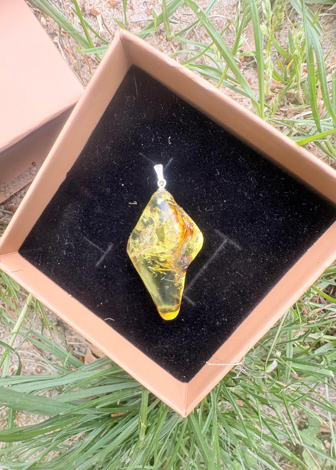 Schöne Bernsteinanhänger Unikate
