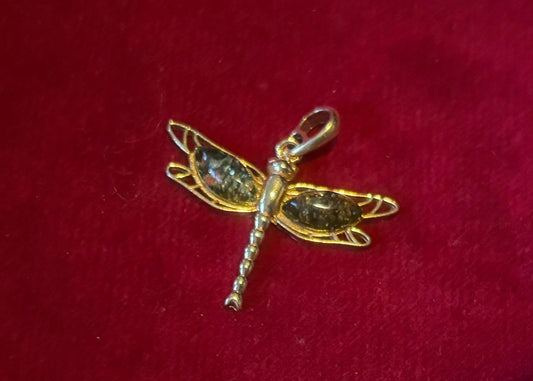 Sehr schöner Anhänger mit baltischen grünen Bernstein