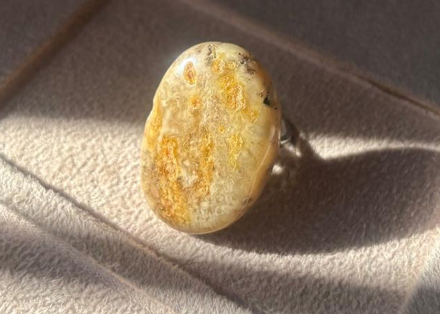 Kraftvoller Bernsteinring