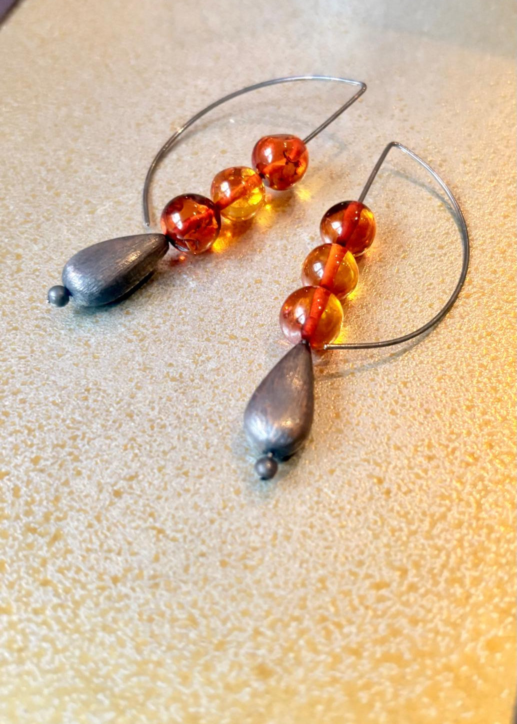 Ohrhänger mit oxidiertem Silber