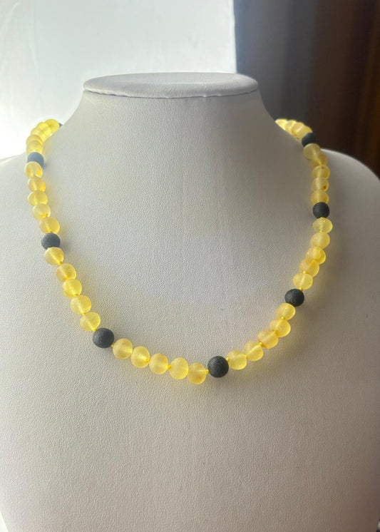 Schöne Bernstein Kette im modernen Design