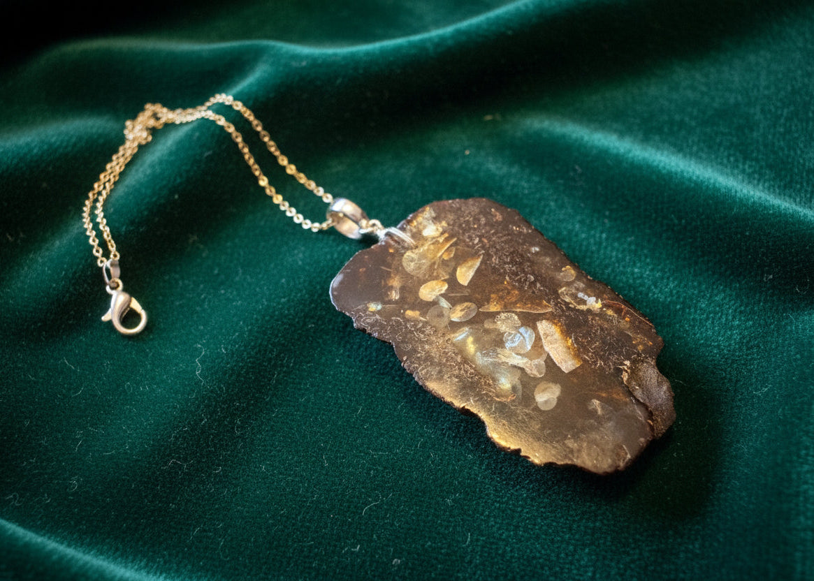 Schöner Anhänger aus baltischen Naturbernstein