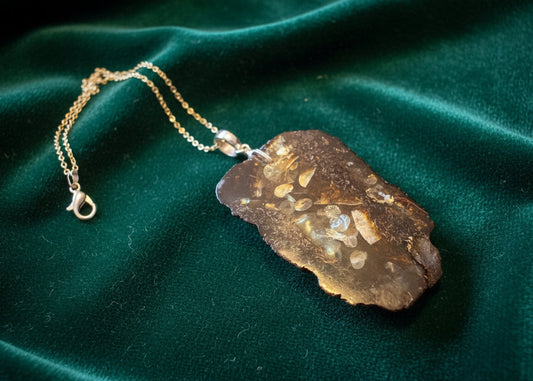 Schöner Anhänger aus baltischen Naturbernstein