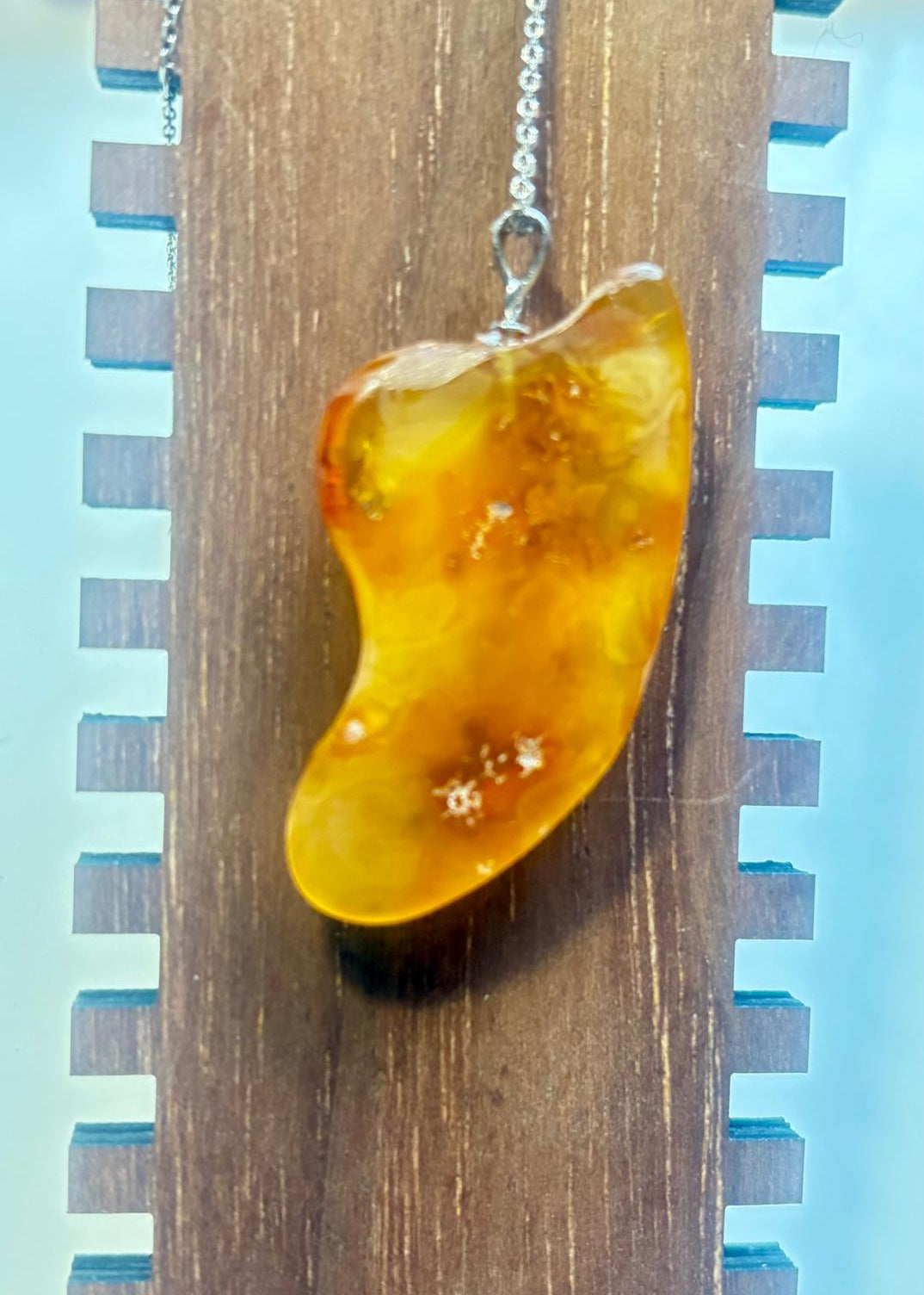 Schöner Bernsteinanhänger mit 925er Silberöse