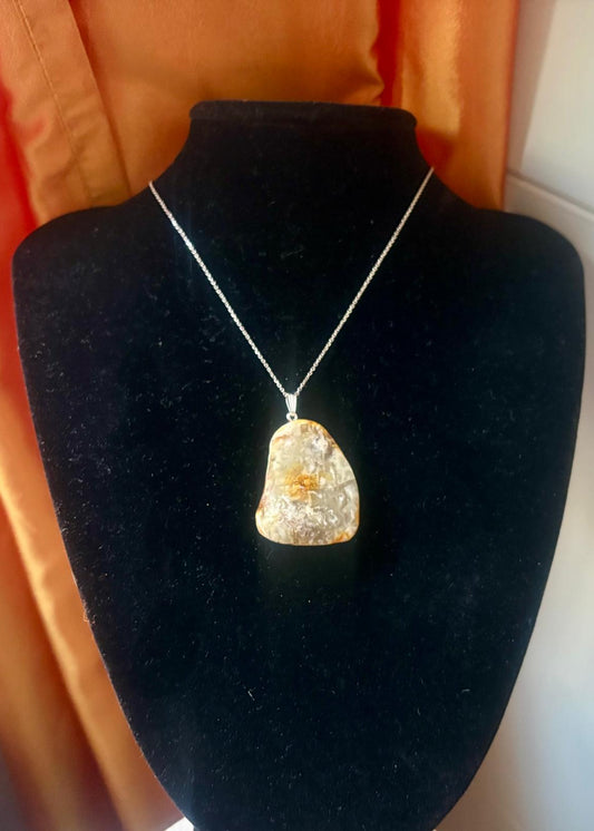 Einzigartiger Bernstein-Anhänger