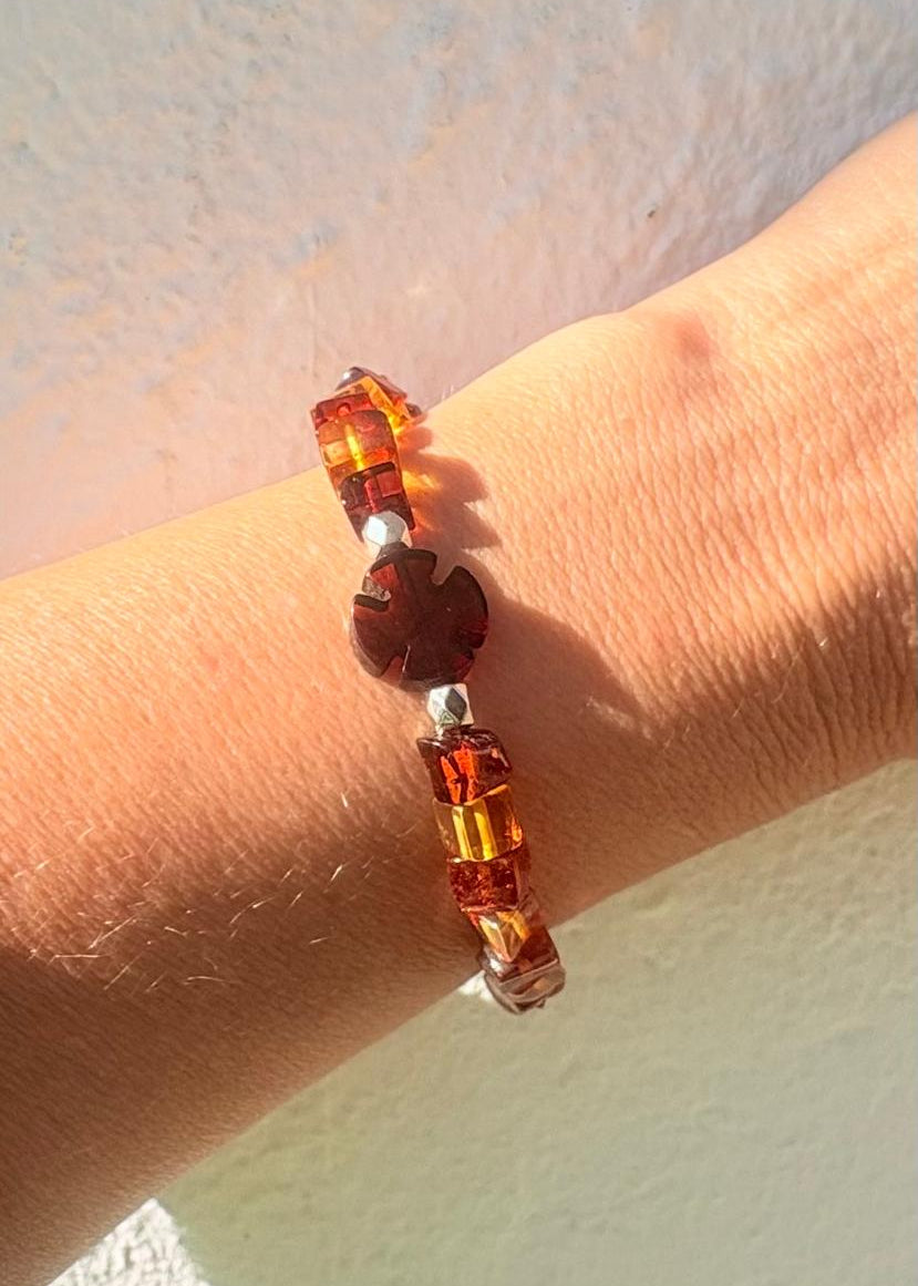 Modernes Bernstein-Armband mit Sommercharme.