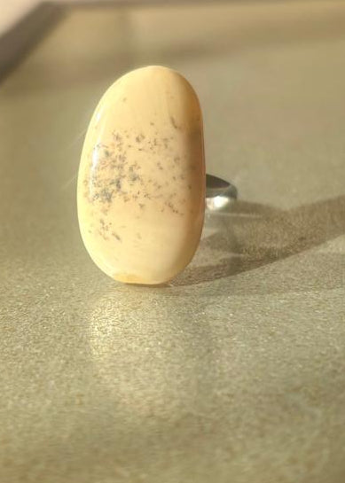 Schöner Damenring ein Unikat