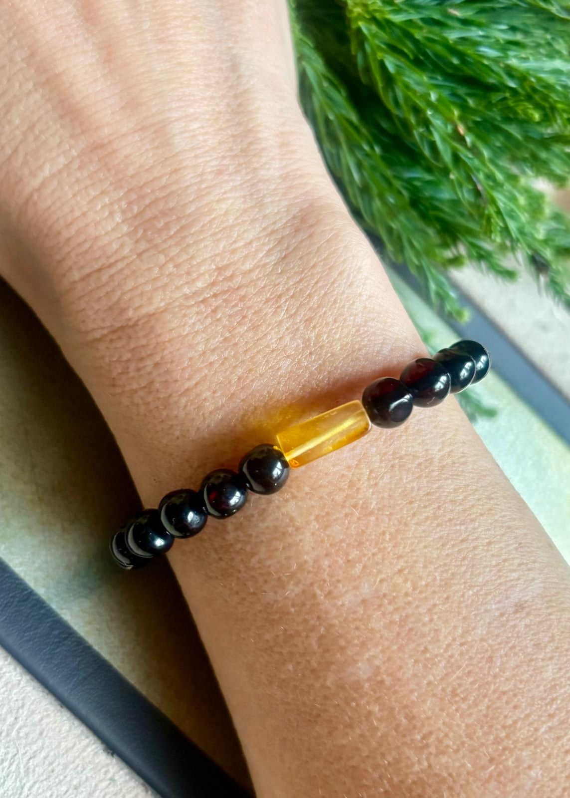 Schönes Armband aus natürlichen Bernstein