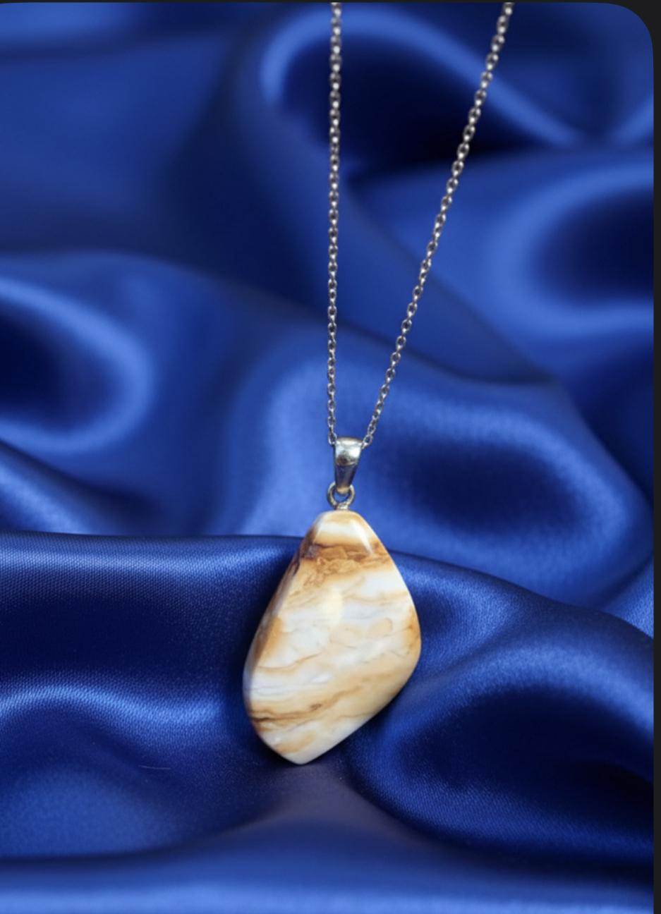 Wunderschöner Bernstein Anhänger mit Seltener Farbe