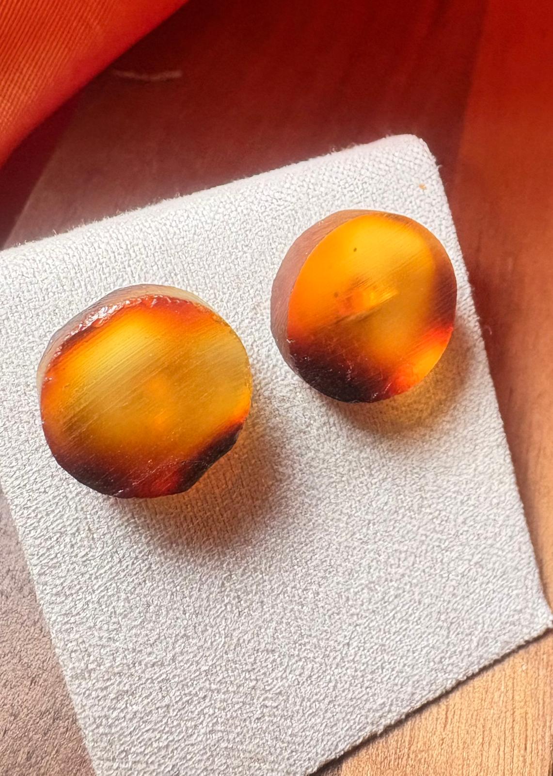 Schöne Ohrstecker aus natürlichem Bernstein