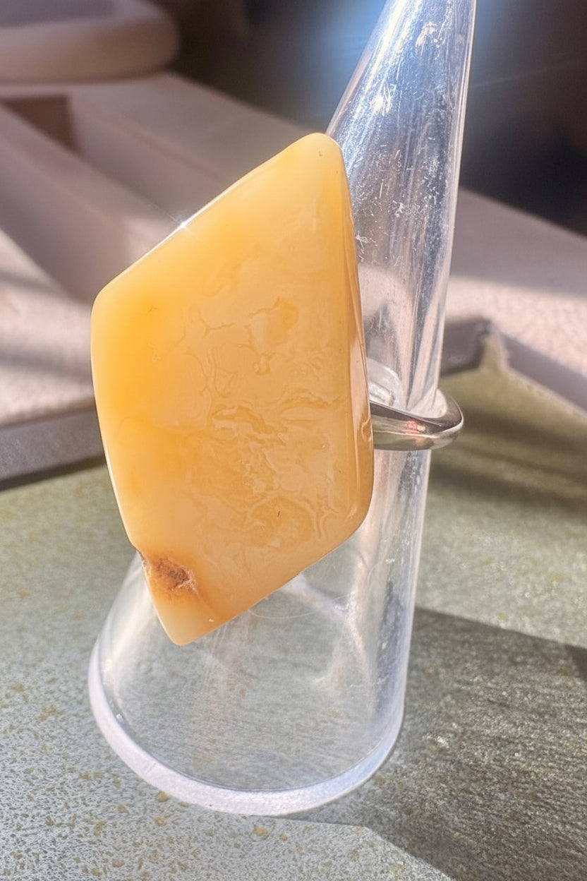 Schöner Bernsteinring Damen