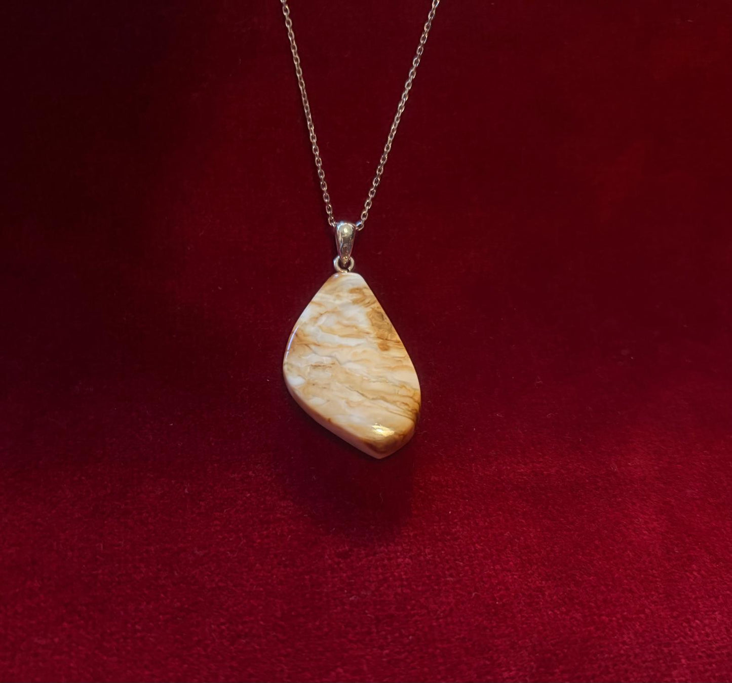 Wunderschöner Bernstein Anhänger mit Seltener Farbe