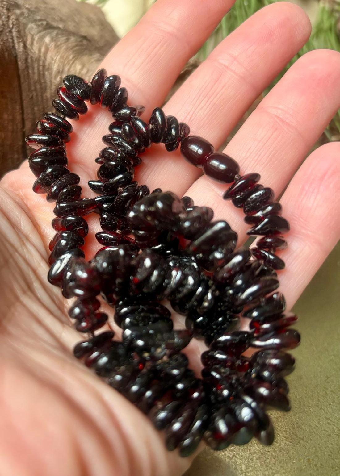 Schöne Kette in Granatton