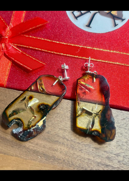 Bernstein-Ohrstecker in massiver Ausführung