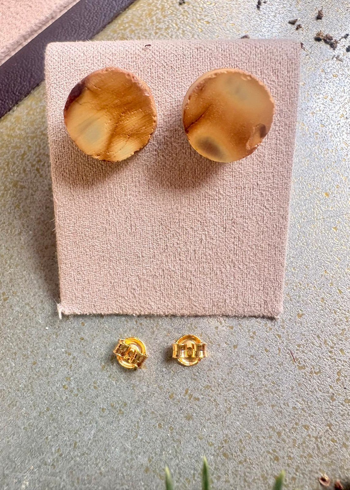 Schöne moderne Ohrstecker