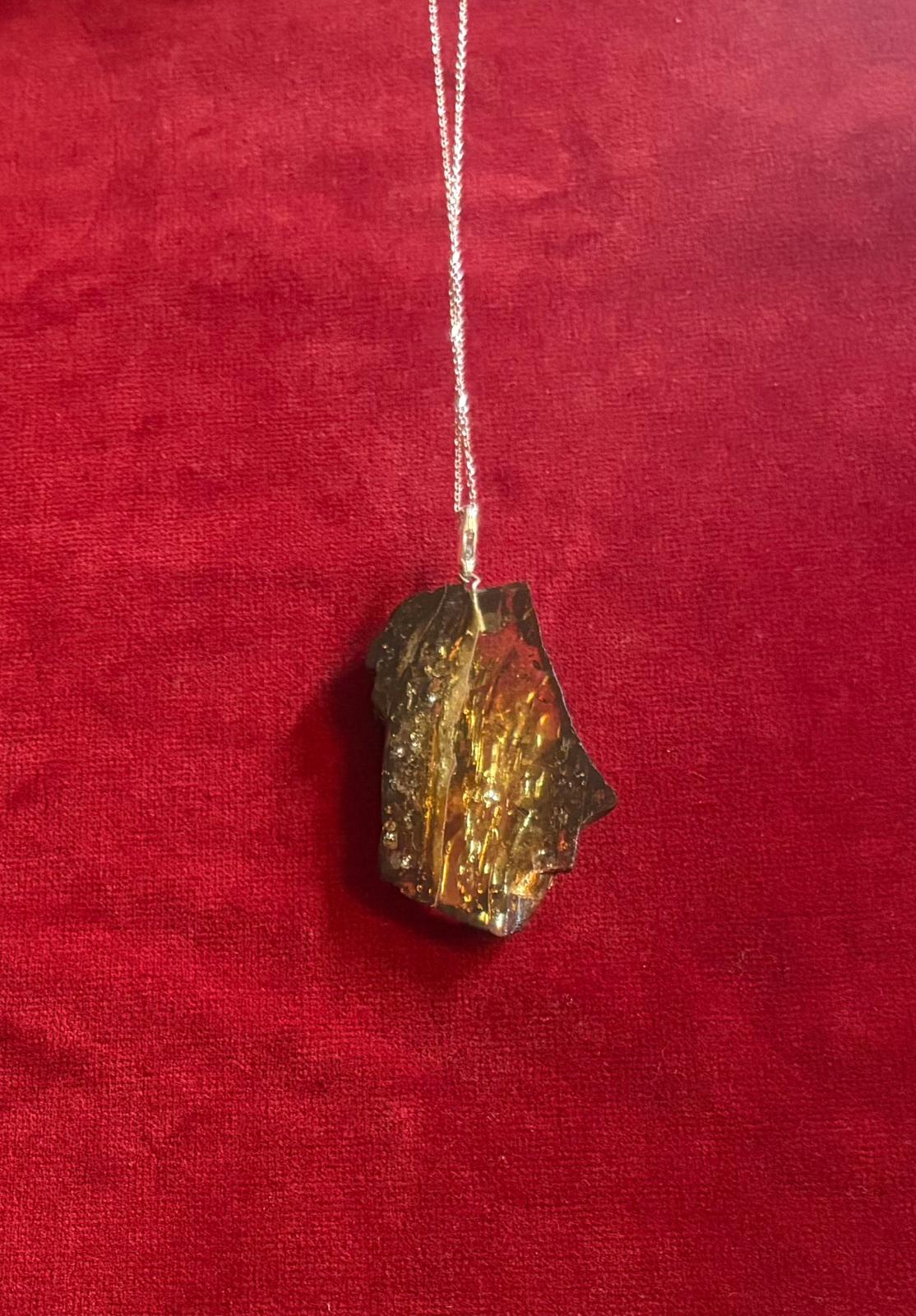 Schöner Anhänger aus natürlichen baltischen Bernstein