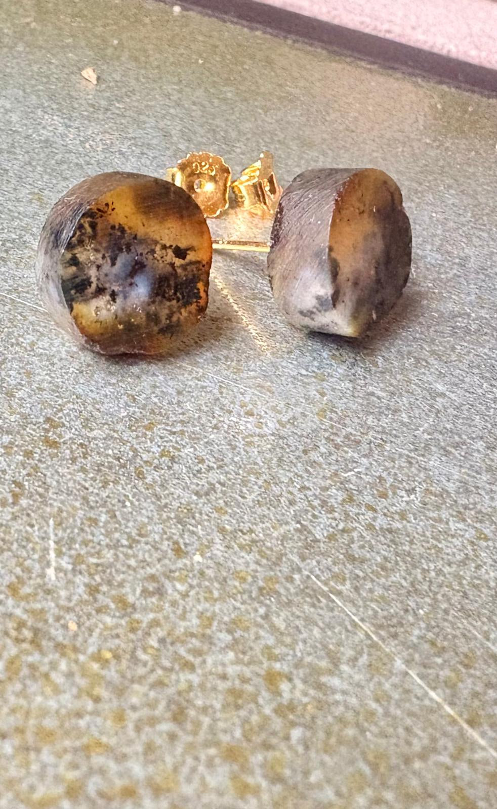 Ohrstecker mit blauen Bernstein