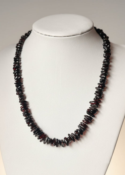 Schöne Kette in Granatton