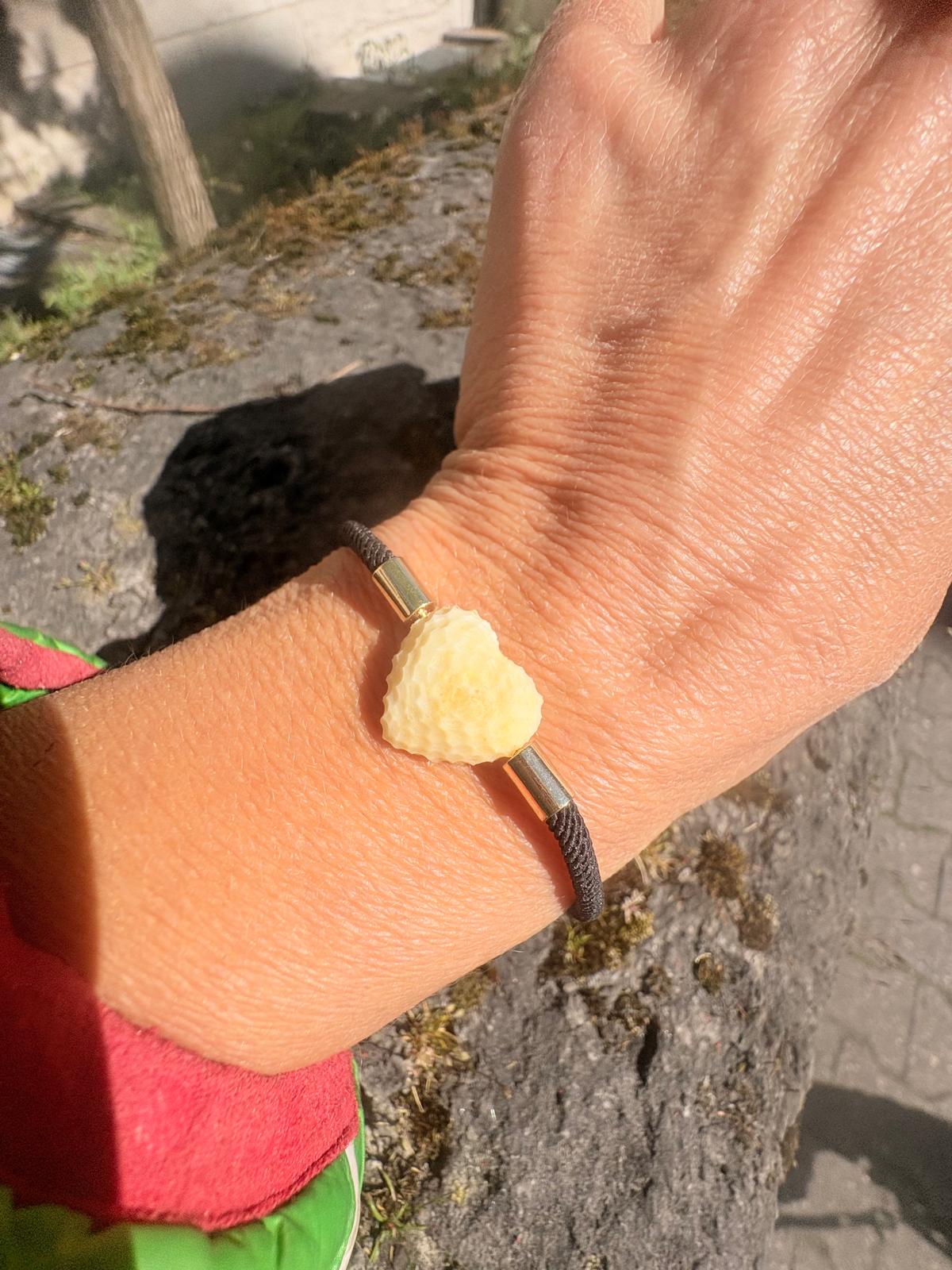 Armband mit facettierten Bernstein in Herzform