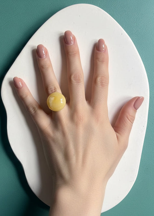 Sehr schöner Ring aus weiß-gelben Naturbernstein