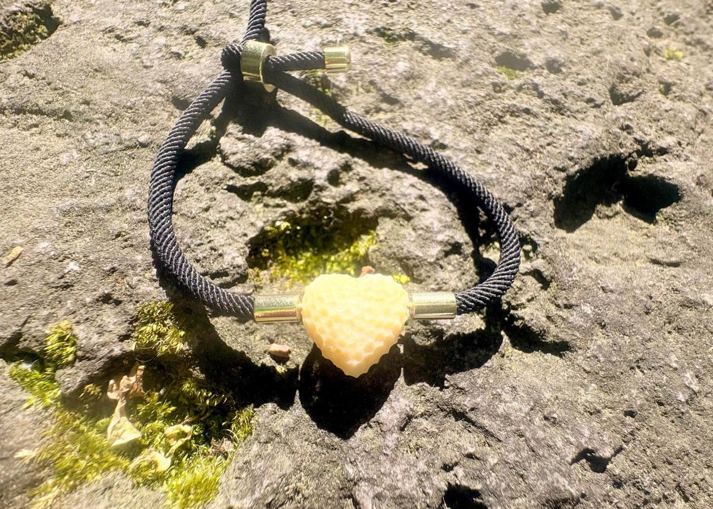 Armband mit facettierten Bernstein in Herzform