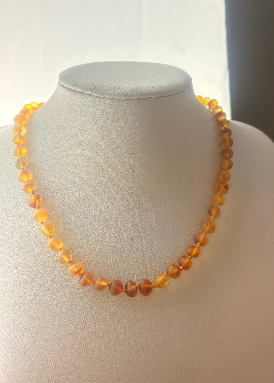 Bernsteinkette in warmen Goldtönen