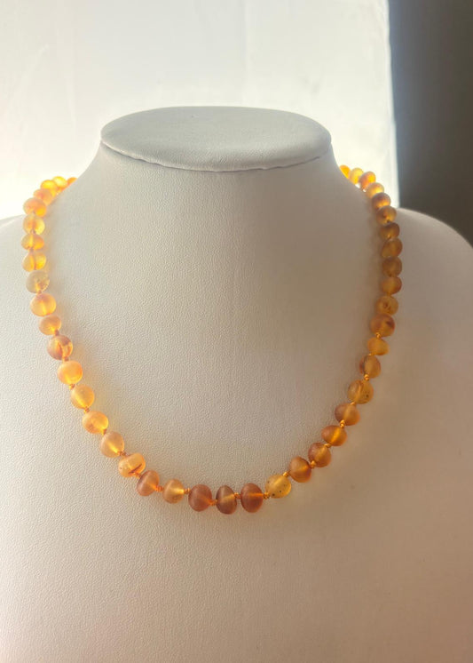 Bernsteinkette in warmen Goldtönen