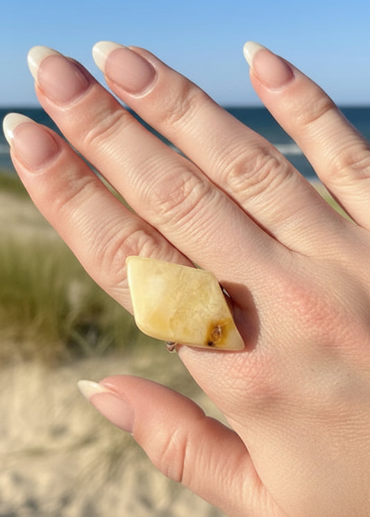 Schöner Bernsteinring Damen