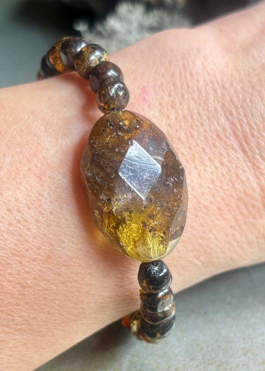 Armband mit grünem Bernstein