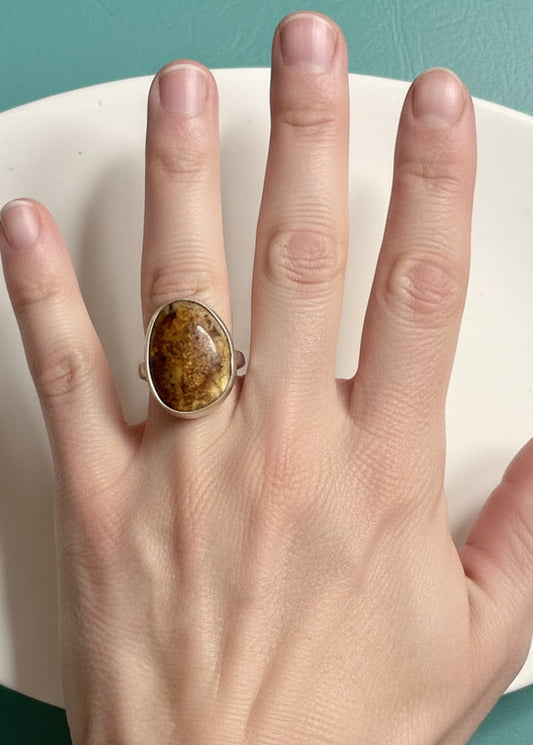 Sehr schöner Ring mit Naturbernstein