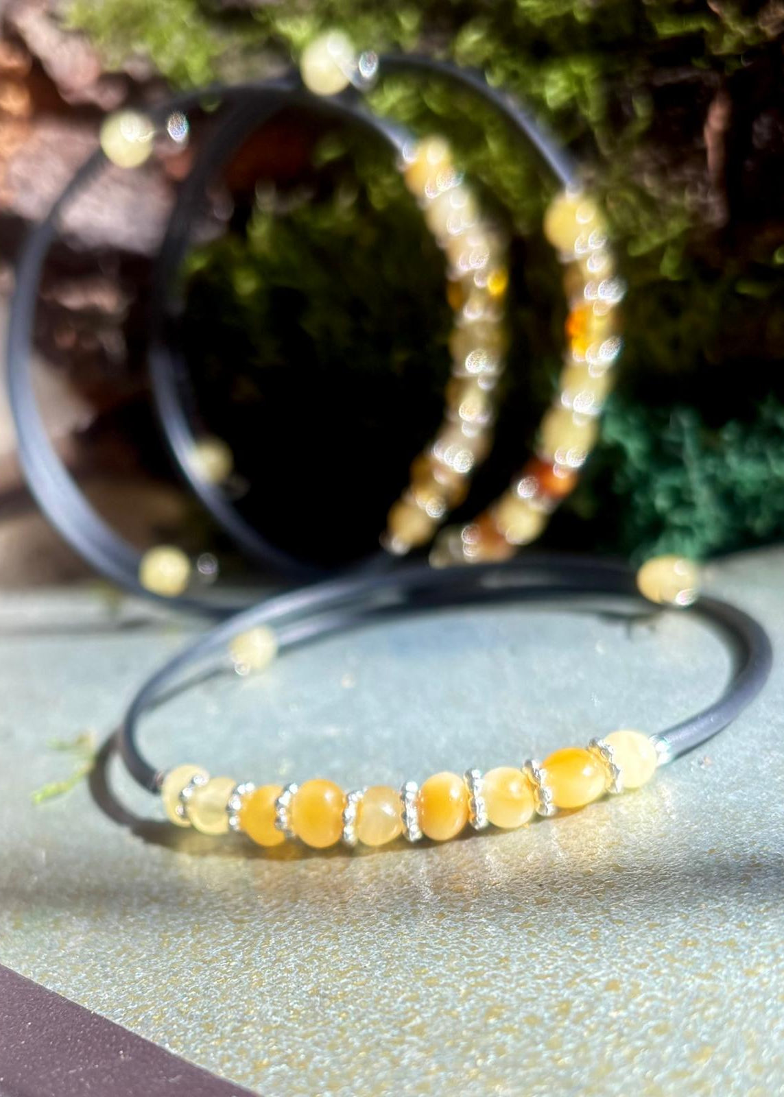 Armreif mit feinen Bernsteinkugeln Unisex