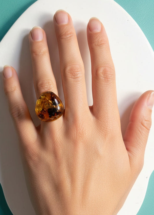 Sehr schöner Ring aus natürlichen Bernstein