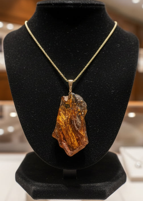 Schöner Anhänger aus natürlichen baltischen Bernstein