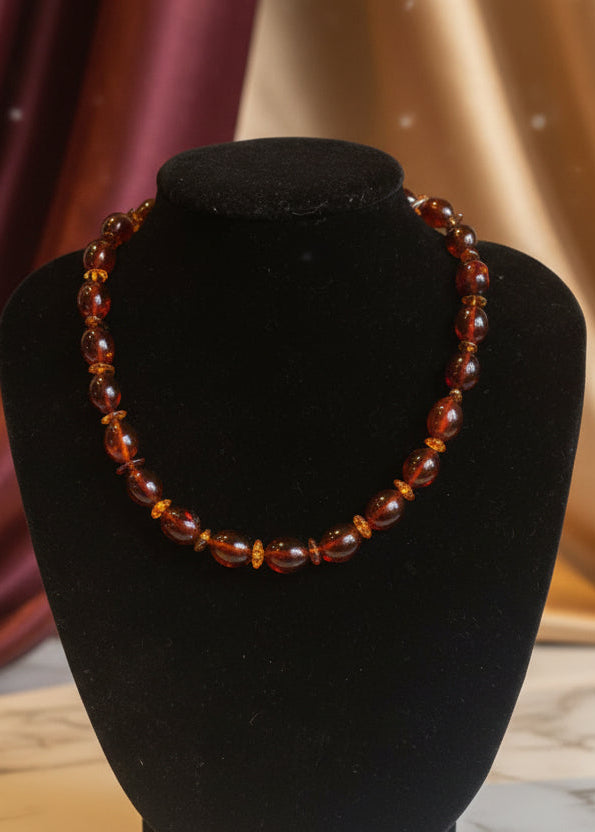 Wunderschöne Halskette in Kirschrot
