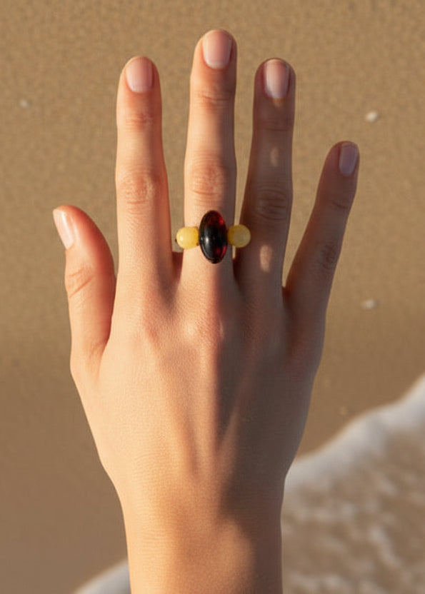 Bernsteinring mit Drei Krappen Fassung