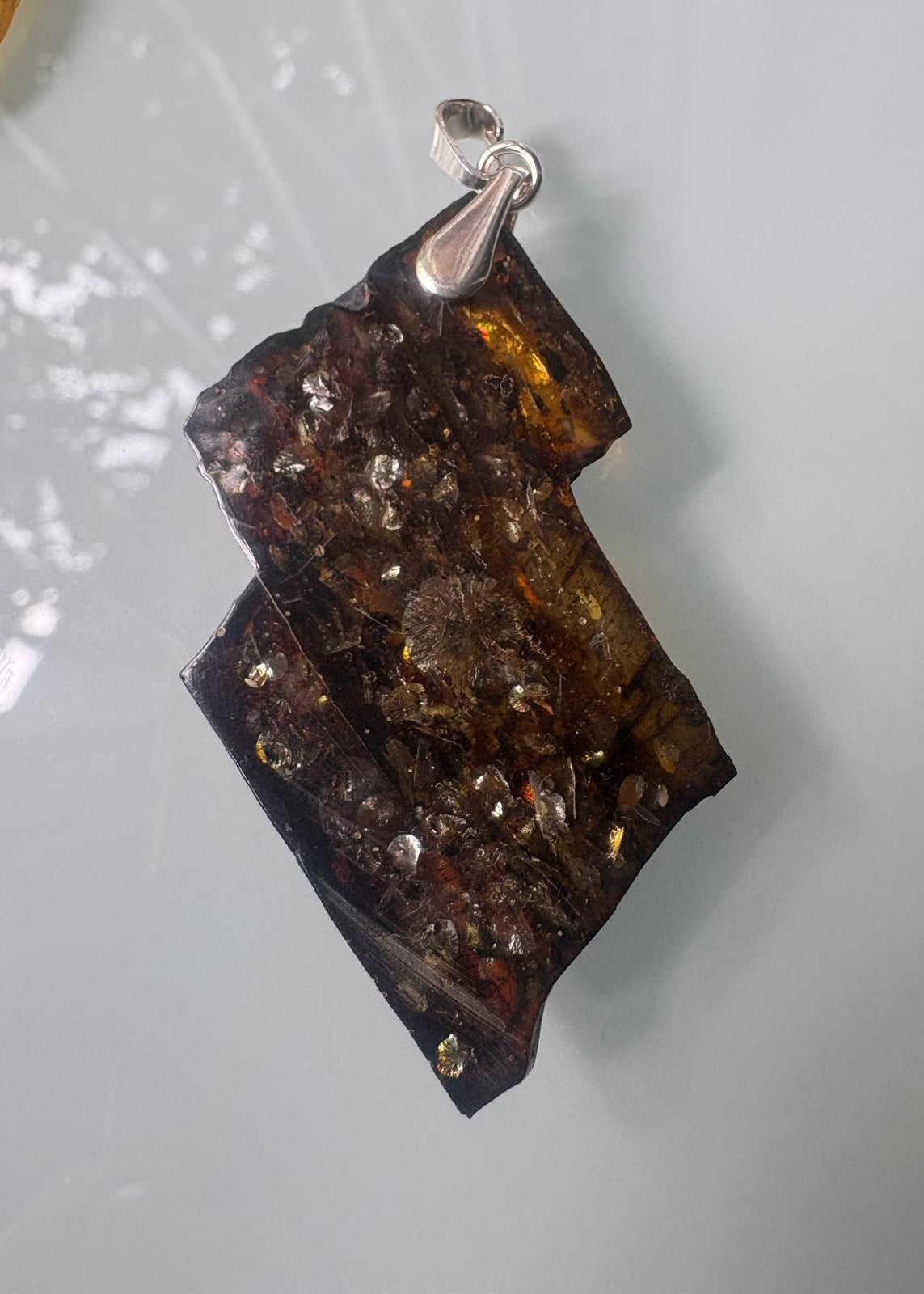 Schöner Großer Anhänger aus natürlichen baltischen Bernstein