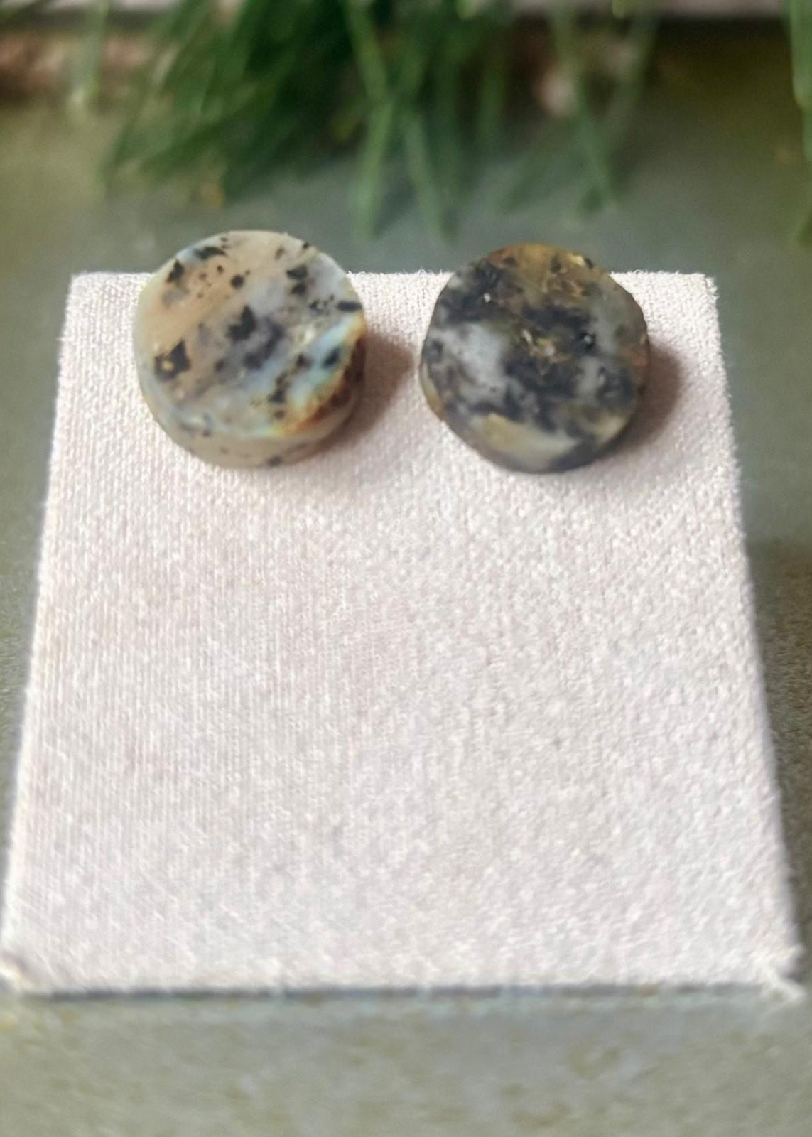 Blauer Bernstein Ohrstecker
