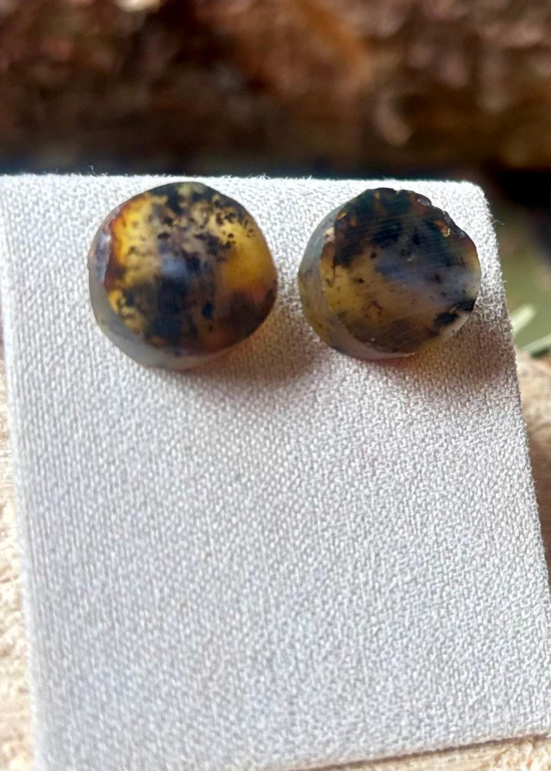 Ohrstecker mit blauen Bernstein