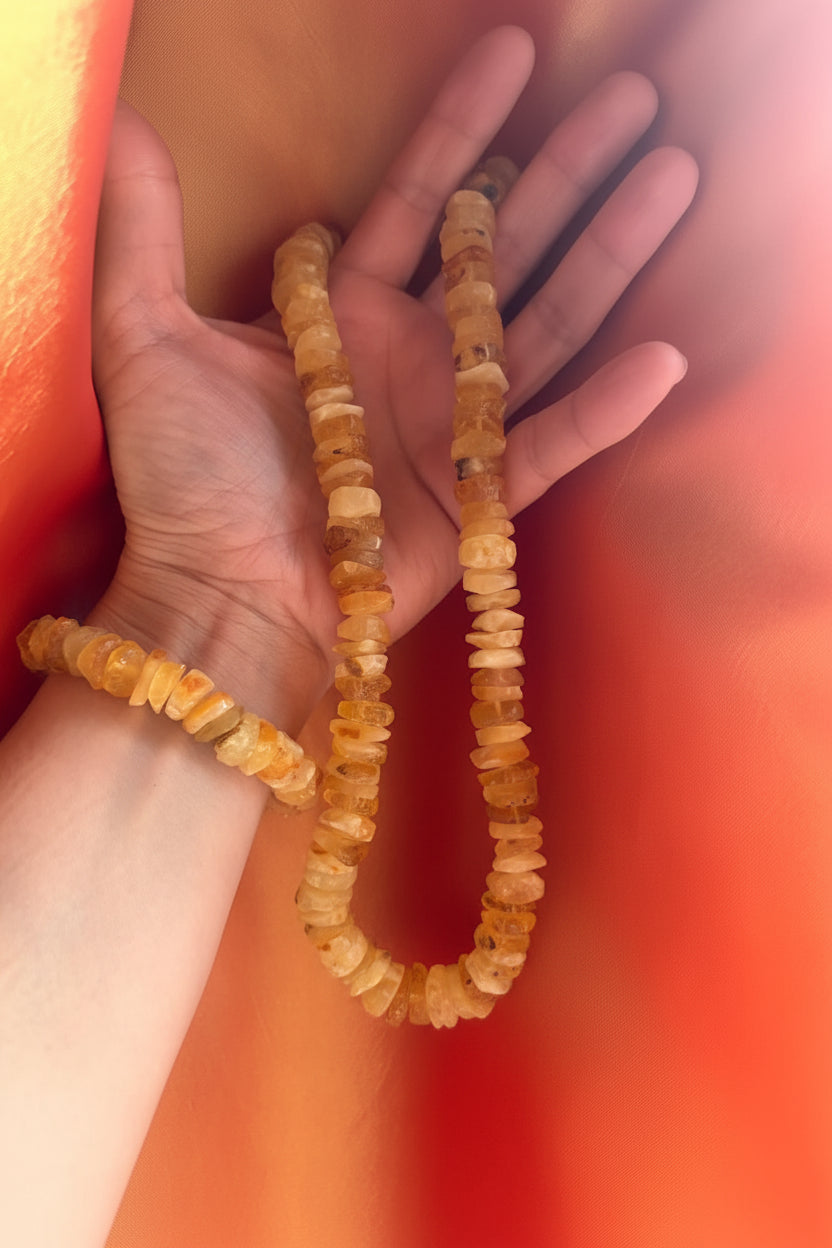 Handgearbeitete Naturbernsteinkette mit passendem Armband im Set