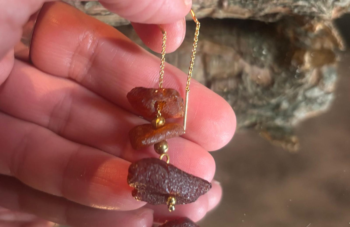 Handgefertigtes Set aus Naturbernstein abgesetzt mit Hämatiten ein Unikat