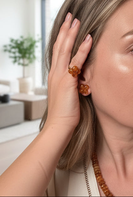 Schönes Set aus einem Ring und einem Paar Ohrstecker Naturbernstein