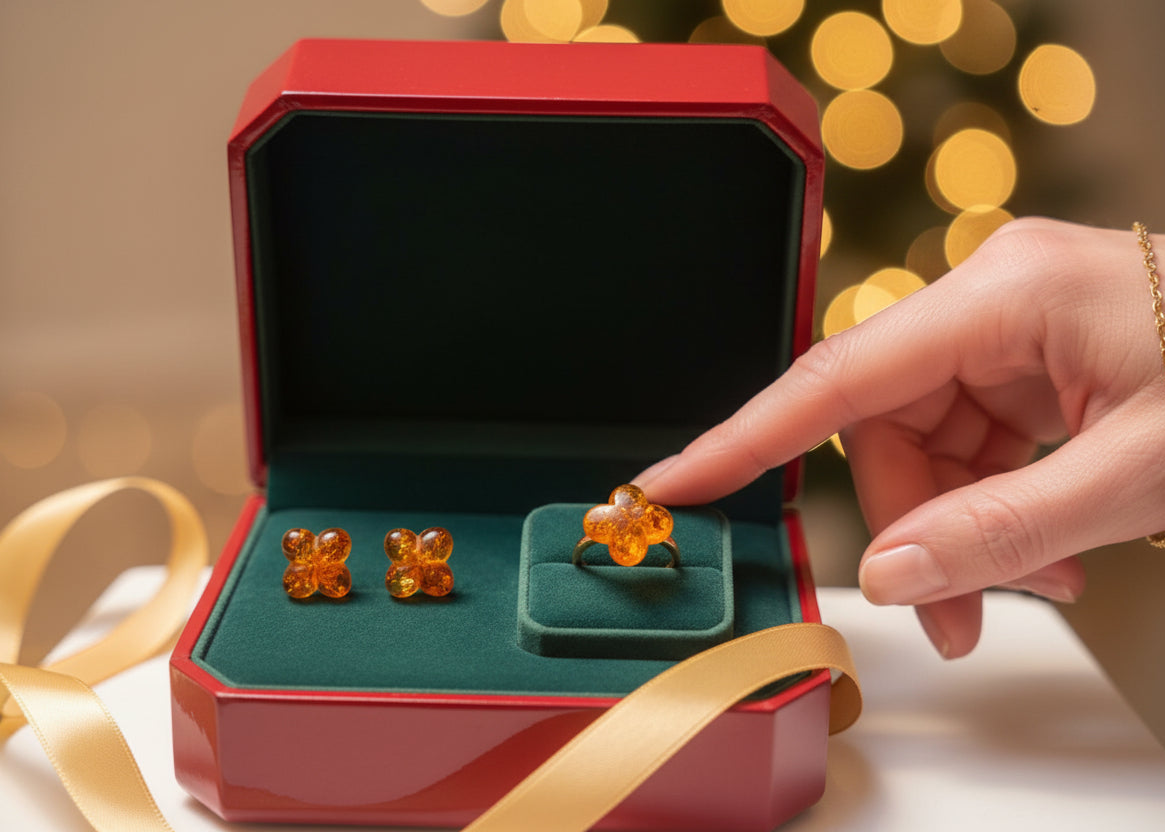 Schönes Set aus einem Ring und einem Paar Ohrstecker Naturbernstein