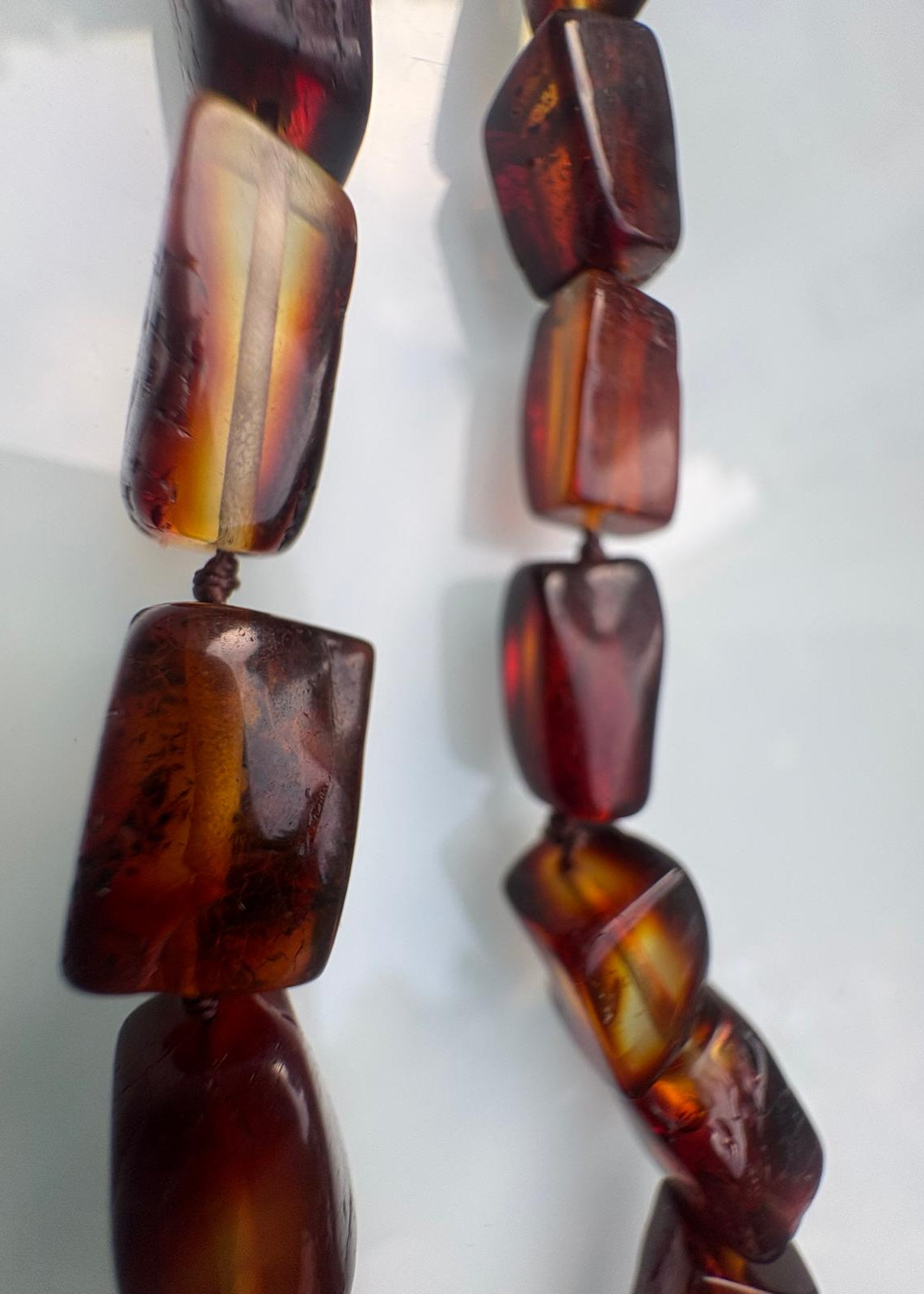 Schöne Halskette aus natürlichem Bernstein